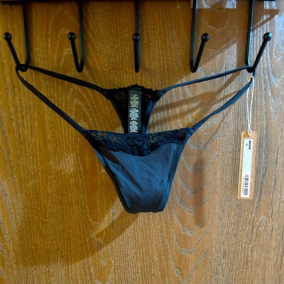 SKIMS Black Bralette/Undies Intimates Bundle - Picture 6 of 7